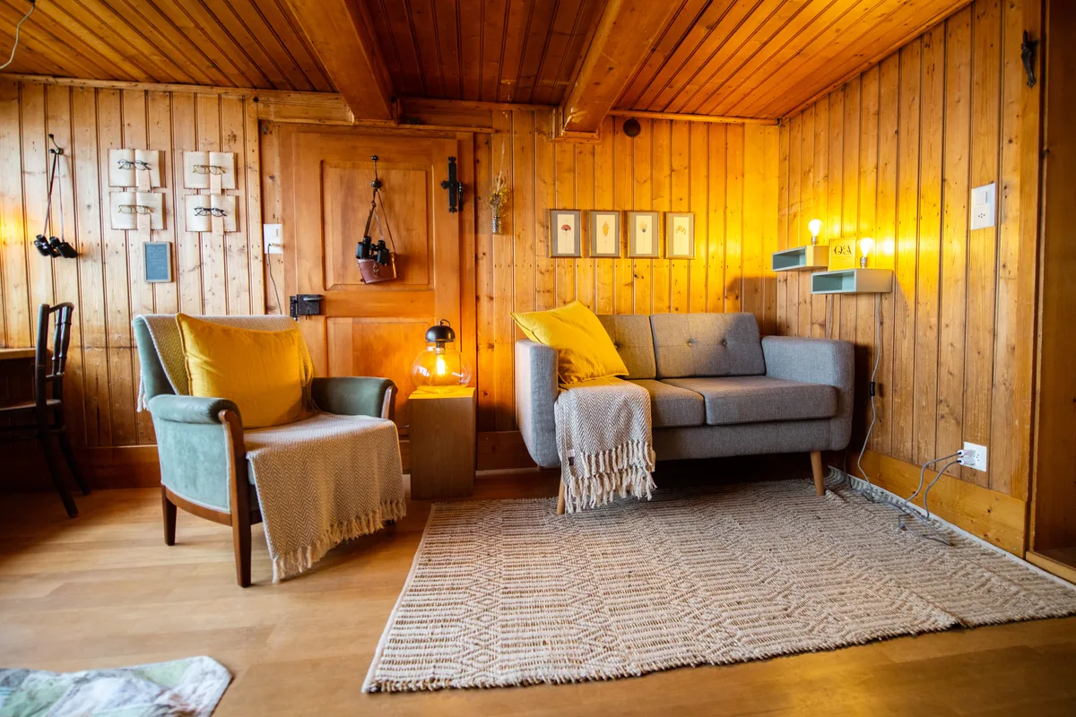Die neu eingerichtete «Sennhütte». Pächter sind Sarah Tiefenbacher und Felipe Rojas.